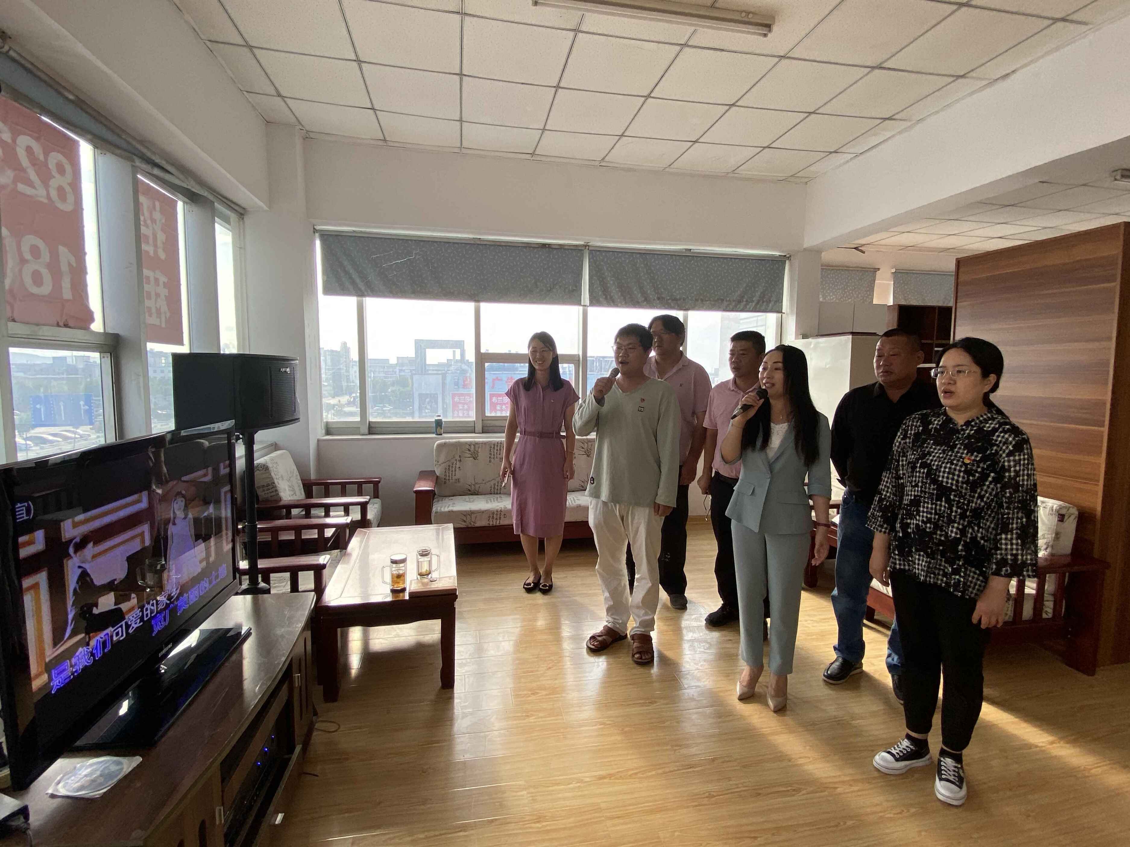 開展紅歌、司歌傳唱